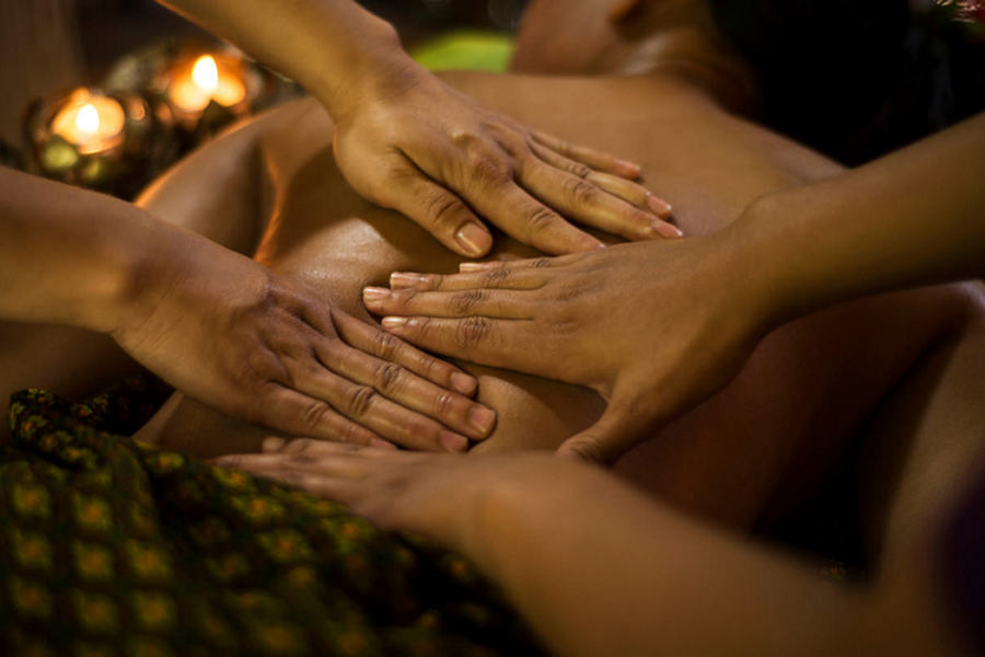 4-Hand Massage Features